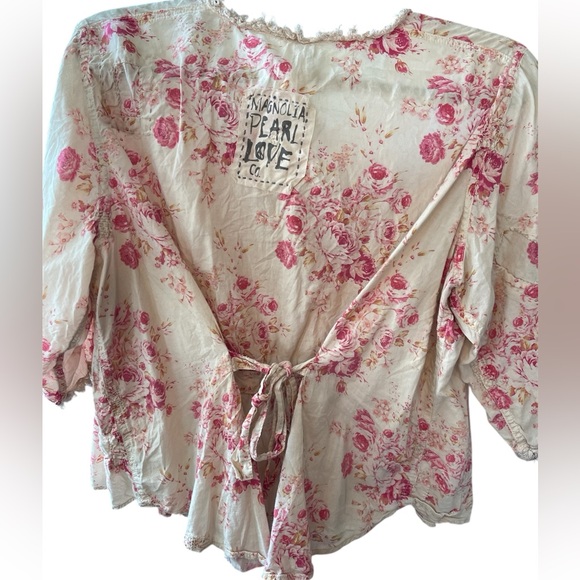 Magnolia Pearl Blouse 🌸 - Picture 4 of 5